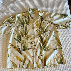 Medium Short Sleeve Tommy Bahama Button Down Shirt